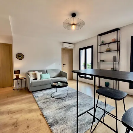 Moderne - Lumineux - Vue Port * Антиб