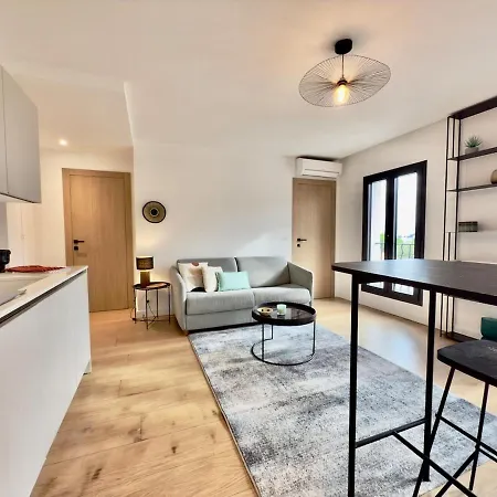 Moderne - Lumineux - Vue Port * Антиб